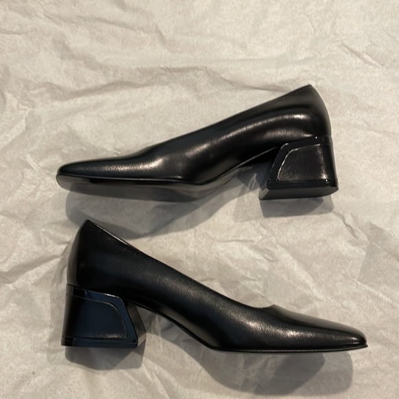 NWOT Gucci square toe pumps with block heel and patent black accents - Picture 4 of 12